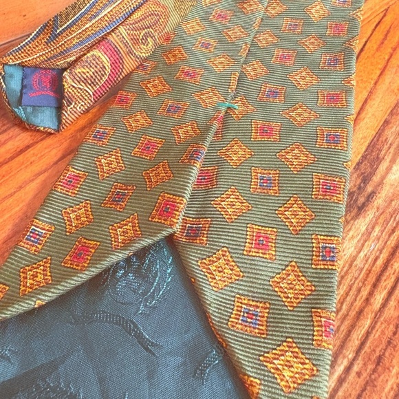 Vintage Tommy Hilfiger Elegant Green Patterned Silk Men's Tie - Picture 6 of 7